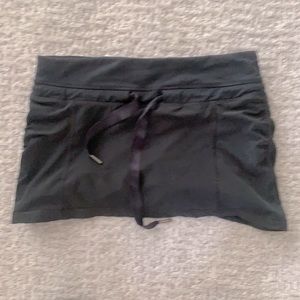 Lululemon black running skirt size 4